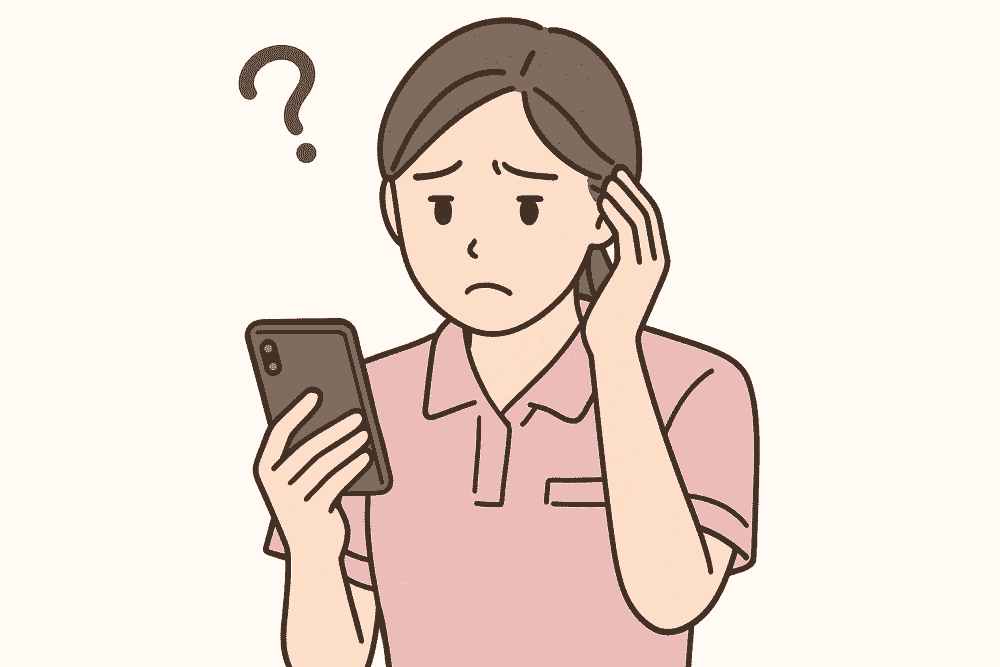 スマホを持ちながら悩み、検索も質問もできず立ち止まっている新人介護士女性のイラスト。情報リテラシーに課題がある状況を視覚的に示している。