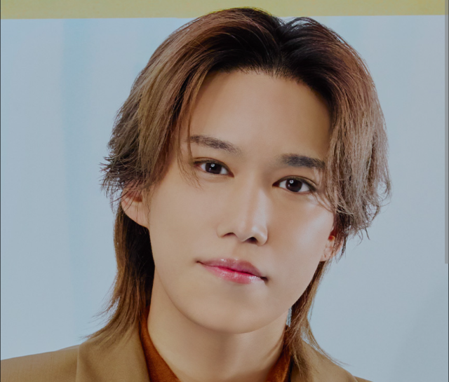 千賀健永の正面顔アップ画像。明るい茶髪寄りのヘアスタイルで、落ち着いた表情を見せている様子